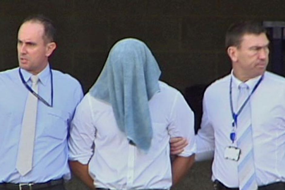 Παππούς βίαζε την εγγονή του