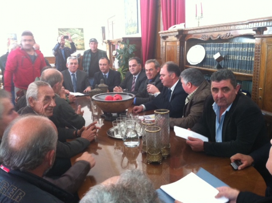 ΒΙΝΤΕΟ-Συνάντηση κτηνοτρόφων με τον Χαρακόπουλο