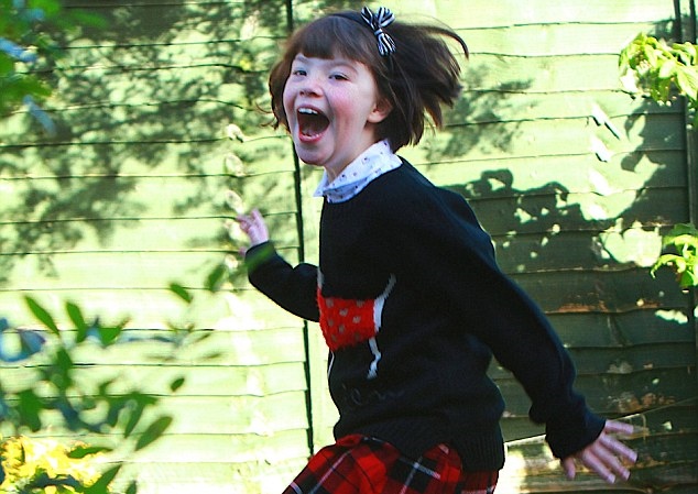 ΦΩΤΟ-Κοριτσάκι ζει με μισή καρδιά