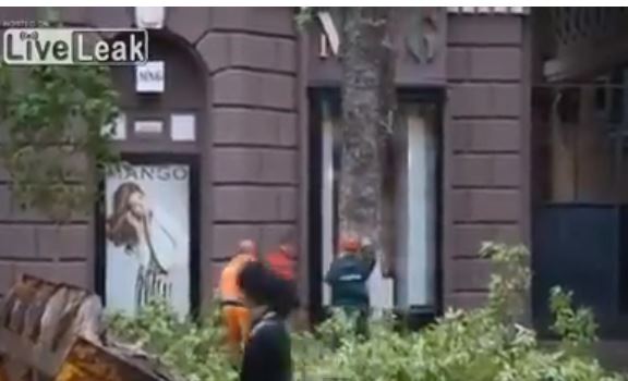 ΒΙΝΤΕΟ-Εργάτες για κλάματα