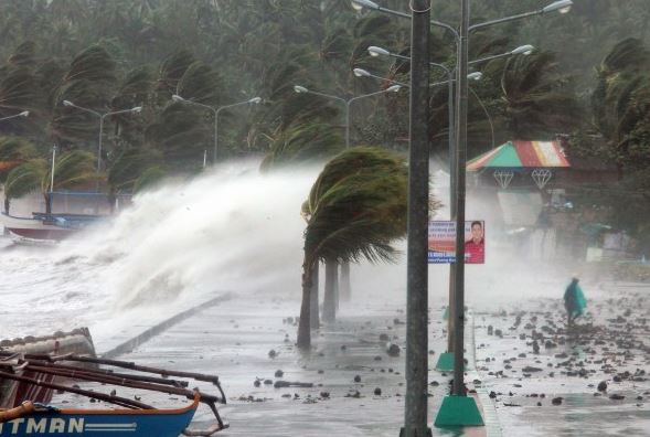 ΒΙΝΤΕΟ-Το “χτύπημα” του τυφώνα στις Φιλιππίνες
