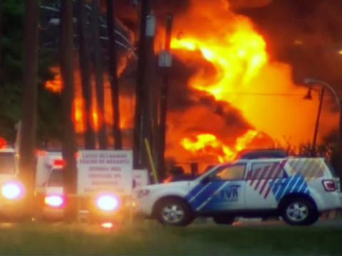 ΗΠΑ: Εκτροχιασμός τρένου και μεγάλη πυρκαγιά