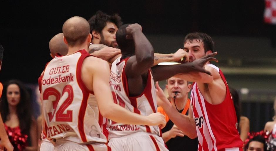 ΒΙΝΤΕΟ-Το “ξύλο” στο ΣΕΦ