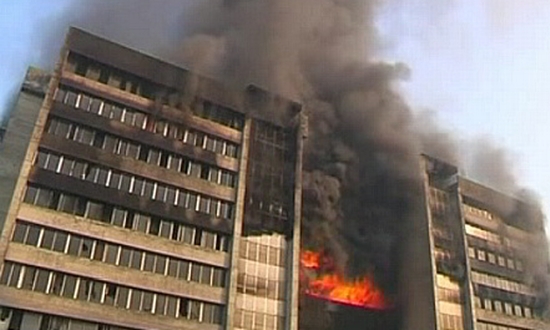 Εργάτες έκαψαν εργοστάσιο