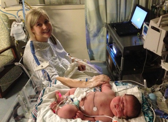 ΦΩΤΟ-Γεννήθηκε μωρό 6 κιλά!