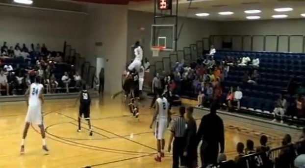 ΒΙΝΤΕΟ-Απίστευτο κάρφωμα