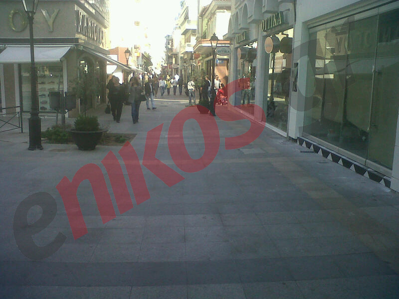 ΦΩΤΟ-Η εμπορική κίνηση στη Χαλκίδα