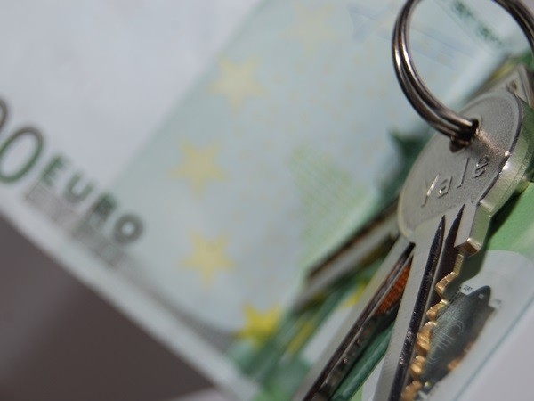 «Πρωταθλητές» στους φόρους