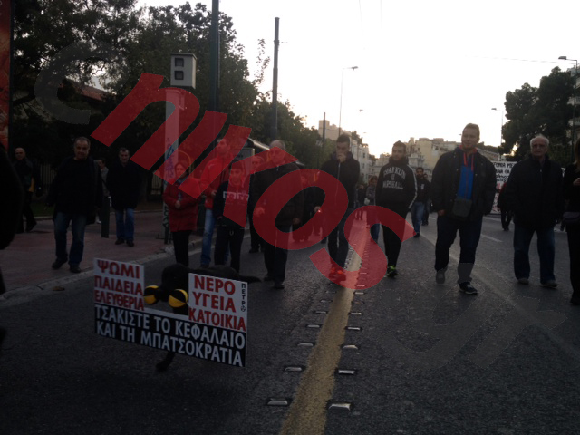 ΦΩΤΟ-Ο διαμαρτυρόμενος… σκύλος