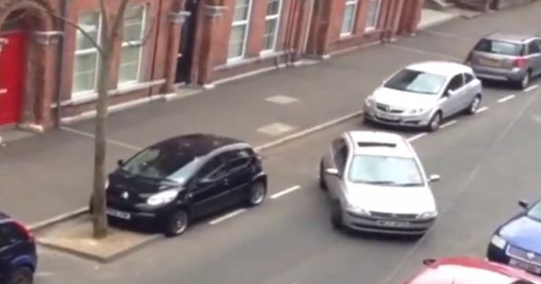 ΒΙΝΤΕΟ-Η γυναίκα που κέρδισε το χρυσό στο μαραθώνιο στάθμευσης!