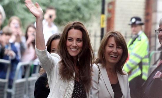 Σε ρόλο νταντάς η μαμά της Kate