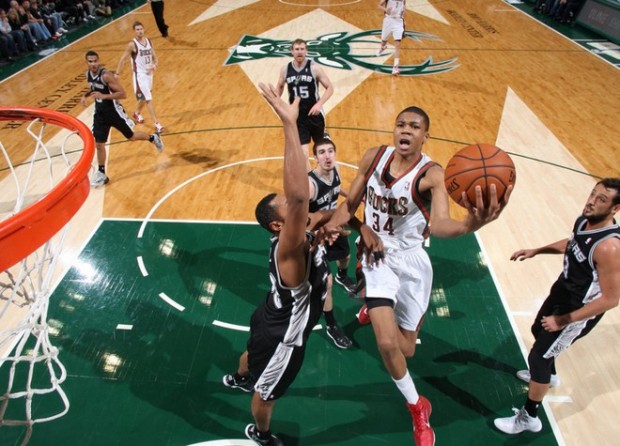 ΒΙΝΤΕΟ-Σε μεγάλη βραδιά ο Αντετοκούνμπο