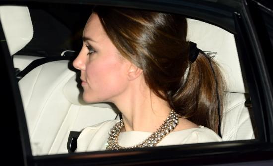 ΦΩΤΟ-Κόσμημα αξίας 23 ευρώ για την Κέιτ Μίντλετον