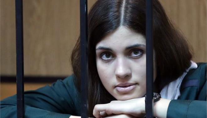 Ελεύθερη η Νάντια των Pussy Riot