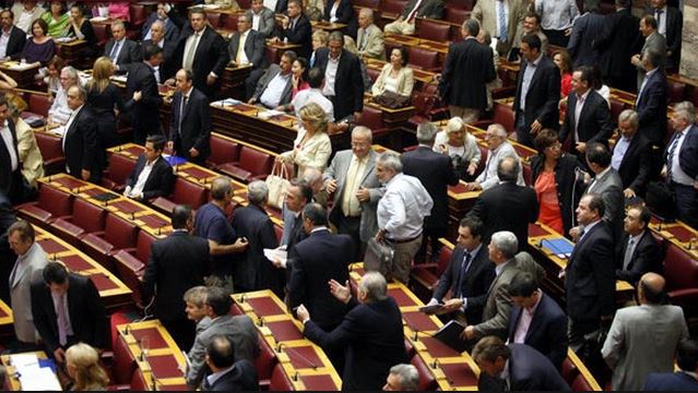 Ακυρώνουν τα εισιτήριά τους οι βουλευτές