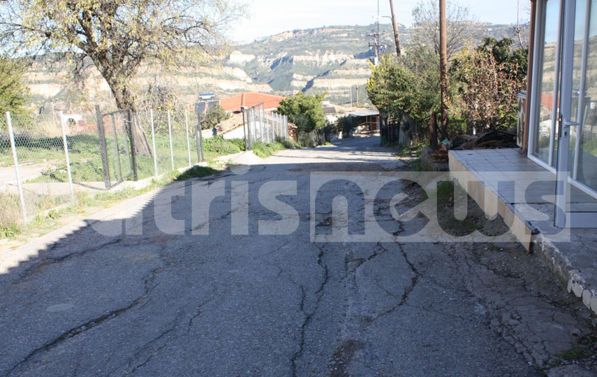 ΦΩΤΟ- Χάνουν τη γη… κάτω από τα πόδια τους!