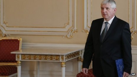 Ο “ηγέτης” που δεν θέλει να πάει στην κηδεία του Μαντέλα