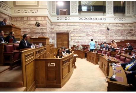 Κόντρες στη βουλή για το φόρο ακινήτων