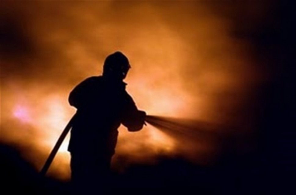 Φωτιά σε πλοίο υπό διάλυση στη Θεσσαλονίκη