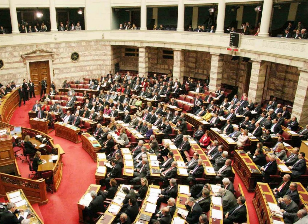 Κόντρα για τροπολογίες στη βουλή