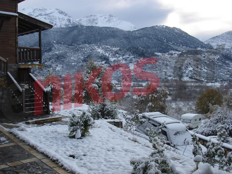 ΦΩΤΟ-Χιονισμένη «καλημέρα» από τον Φενεό