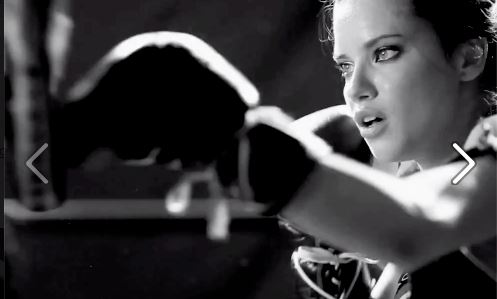 ΦΩΤΟ-Η Αντριάνα Λίμα χωρίς μακιγιάζ και ιδρωμένη