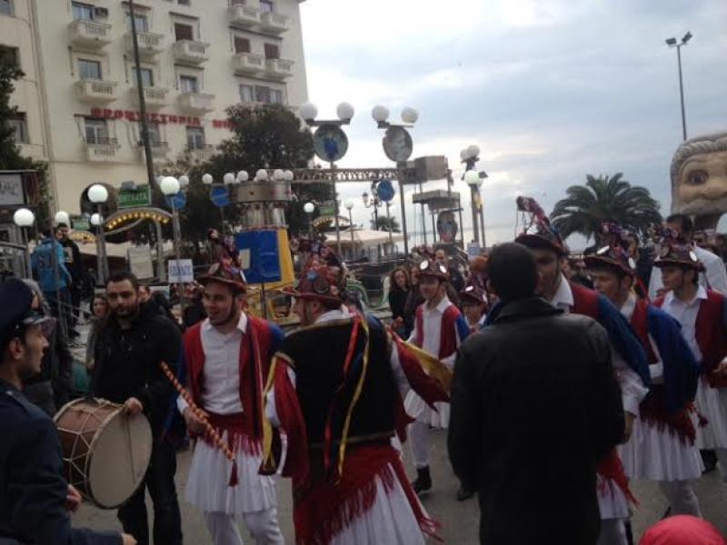 BINTEO: Μωμόγεροι στην πλατεία Αριστοτέλους