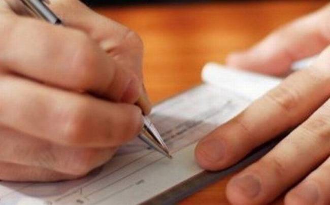 Στο κρατητήριο για ακάλυπτες επιταγές