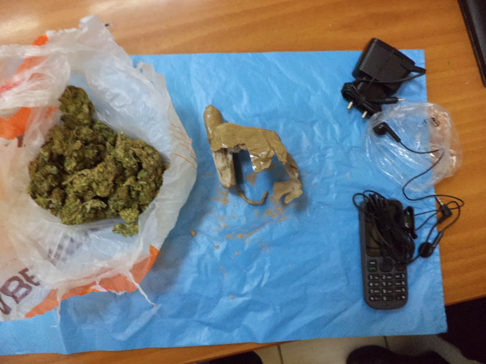 ΦΩΤΟ-Μπάλες με ναρκωτικά πέφτουν στον Κορυδαλλό