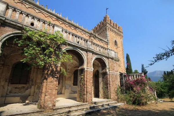 ΦΩΤΟ-Πωλείται το ιστορικό Καστέλλο