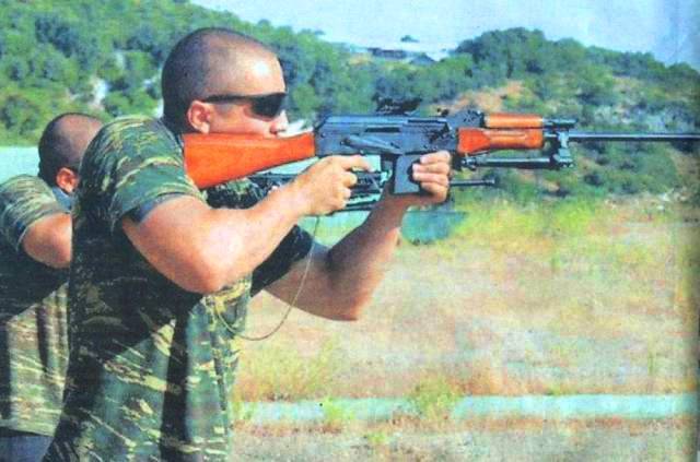 Ο Κασιδιάρης πήρε… το όπλο του