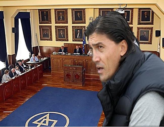 ΒΙΝΤΕΟ-To επεισόδιο του Αμανατίδη στο Δημοτικό Συμβούλιο του Πειραιά