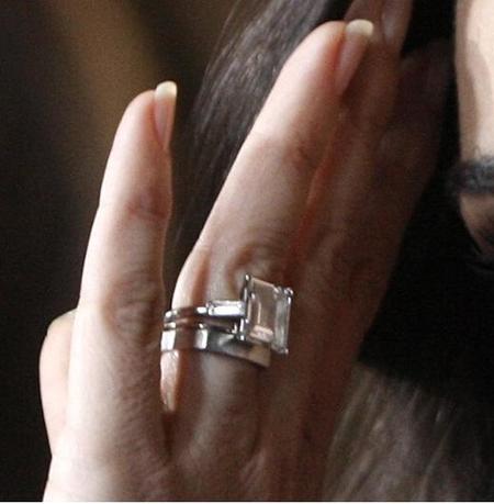 Πούλησε το δαχτυλίδι των αρραβώνων