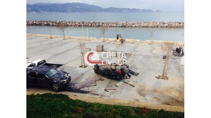 ΦΩΤΟ-Ντεραπάρισε τζιπ