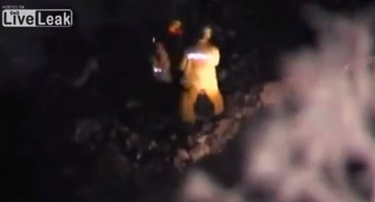 ΒΙΝΤΕΟ-Δραματική διάσωση οδηγού που έπεσε στη θάλασσα