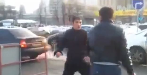 ΒΙΝΤΕΟ-Έγιναν “πυγμάχοι” για μια θέση πάρκινγκ