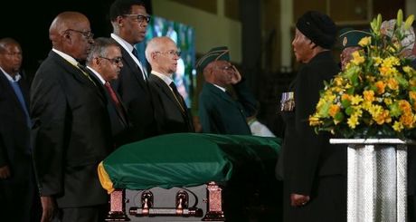 Έφτασε η σορός του Μαντέλα στη γενέτειρά του
