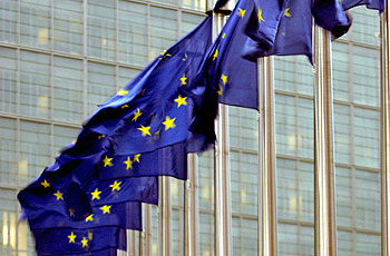 Κομισιόν και ΕΚΤ: Εκτροχιάζεστε, αλλά σας στηρίζουμε ακόμα