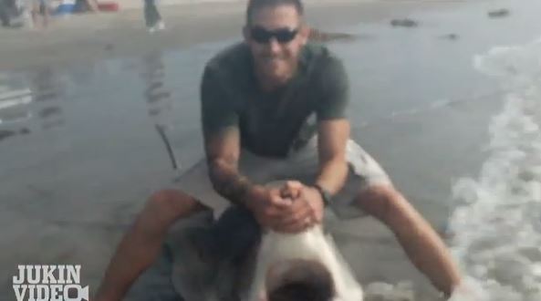 ΒΙΝΤΕΟ-Ψάρεψε…καρχαρία με καλάμι!