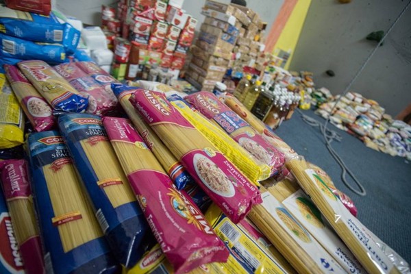 Συγκέντρωση τροφίμων στην Πάτρα