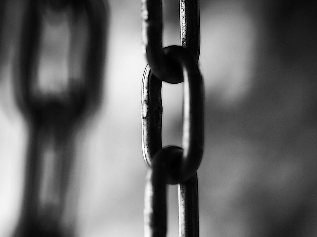 Αλυσοδένουν 17χρονο