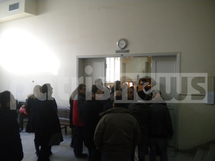 ΒΙΝΤΕΟ-Αποδοκίμασαν τη γυναίκα-αράχνη στο δικαστήριο