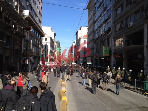 ΤΩΡΑ-ΦΩΤΟ-Υπό αστυνομική επιτήρηση η πορεία