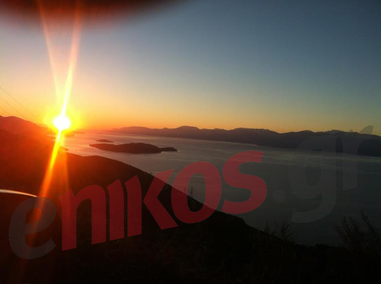 ΦΩΤΟ-Η ανατολή από τον Πατραϊκό κόλπο