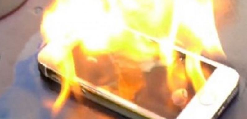 BINTEO-Τι θα συμβεί αν βάλετε φωτιά στο iPhone 5S