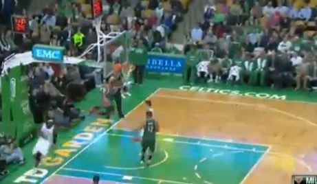 ΒΙΝΤΕΟ-Νέα… πτήση του Αντετοκούνμπο