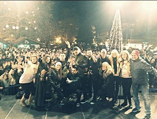 ΦΩΤΟ-Το «Δέντρο της Αγάπης» για 10η χρονιά