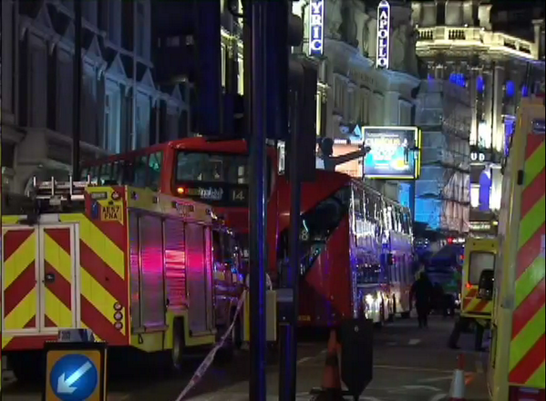 Kατέρρευσε εξώστης θεάτρου στο Λονδίνο-Πολλοί εγκλωβισμένοι