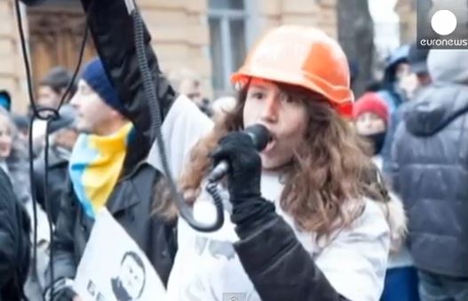 ΒΙΝΤΕΟ-Έστειλαν στο νοσοκομείο Ουκρανή δημοσιογράφο