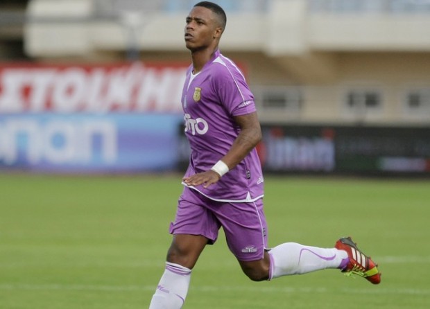 Προβάρει τη φανέλα του Ολυμπιακού ο Πελέ